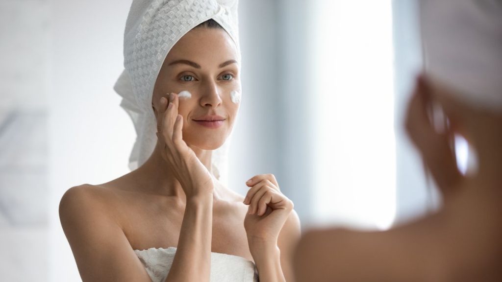 Zdaniem ekspertów: 10 składników do pielęgnacji skóry, których należy unikać, jeśli masz wrażliwą skórę
