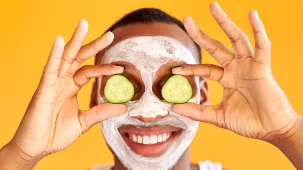 8 sposobów stosowania ogórków na twarz: korzyści dla skóry i przepisy DIY