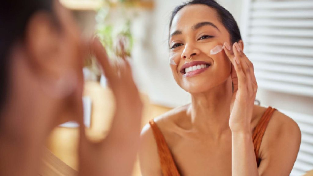 Najlepszy krem ​​do masażu twarzy: 5 opcji, aby zrelaksować i odświeżyć skórę