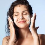 Najlepszy ziołowy płyn do mycia twarzy: 6 najlepszych produktów dla zdrowej skóry