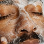 Według dermatologów najlepszy żel do mycia twarzy dla mężczyzn w 2024 roku