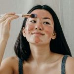 4 błędy w pielęgnacji skóry, które prawdopodobnie popełniasz, według kosmetyczki