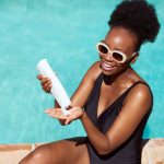 5 trendów w ochronie przeciwsłonecznej dla ciemniejszych odcieni skóry